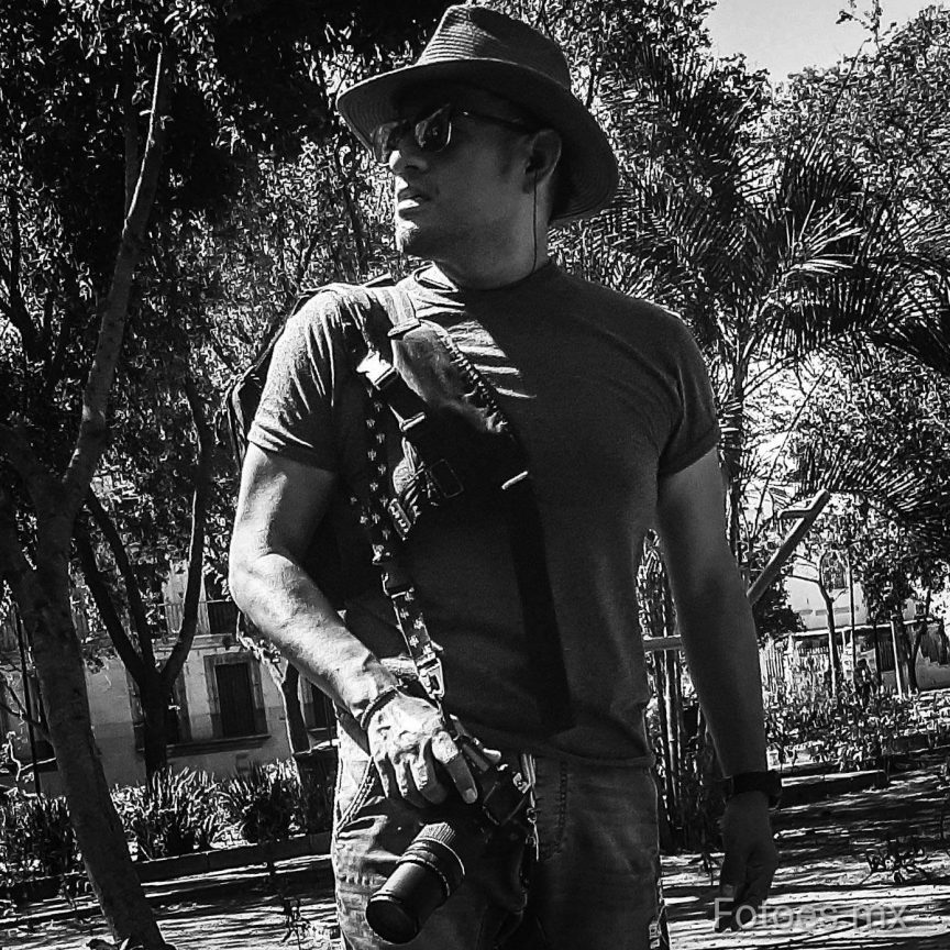 Max Núñez, Fundador de Agencia Fotoes